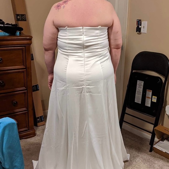 Torrid Cream Strapless Wedding Dress - Picture 6 of 6